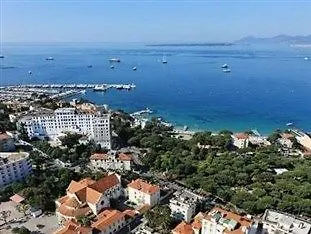 Готель La