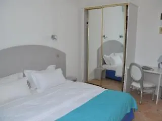 La 3*